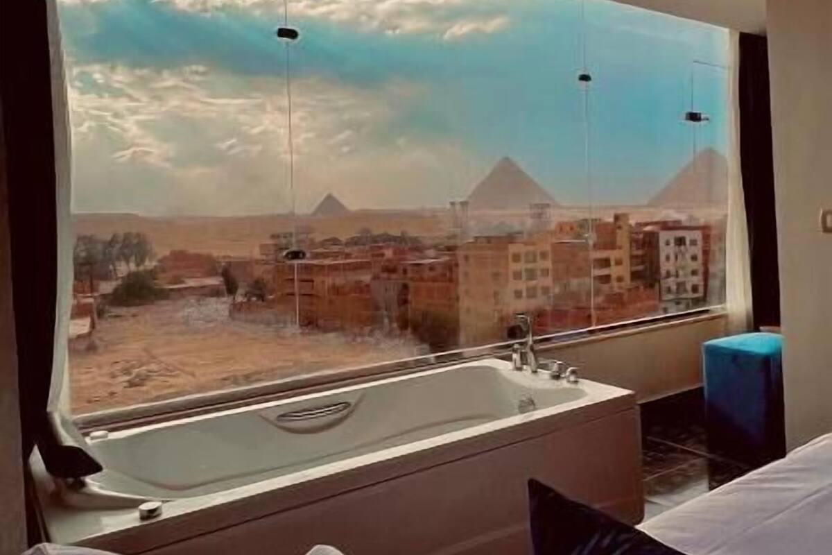 In-room safe, soundproofing, iron/ironing board, free WiFi