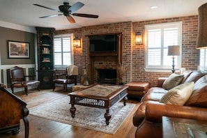 Living area - Dahlonega Inn on Main (Dahlonega)