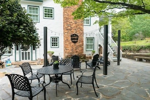 Outdoor dining - Dahlonega Inn on Main (Dahlonega)