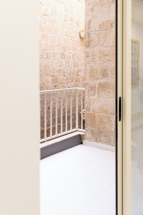 Interior - Santorini Court (Valletta)