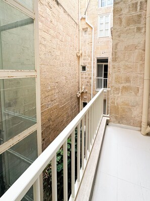 Interior - Santorini Court (Valletta)