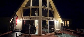 Well-Equipped Lakefront Home on a Large Lot with Dock Access and Sunset Views