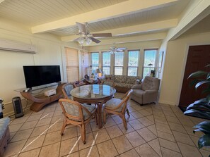 TV, fireplace - Well-Equipped Lakefront Home on a Large Lot with Dock Access and Sunset Views (Summerton)
