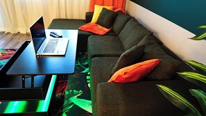 Living area - Bird of Paradise l 1BD Lux King in NE Jax (Jacksonville)