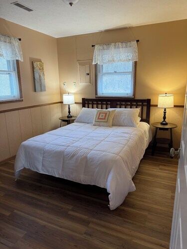 Cozy 1-bedroom cabin right on the river.