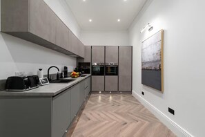 Peti sejuk, ketuhar gelombang mikro, ketuhar, dapur 