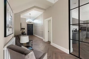 Living area - Family/small Group - Parking - Wifi - Sleeps 6 (Edinburgh)