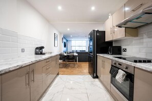 Private kitchen - Stylish Modern Apt in Central Manchester City Centre (Manchester)
