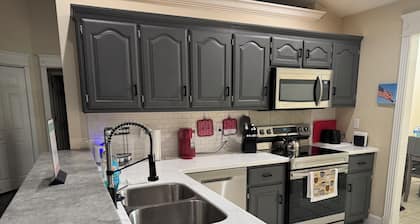 Phenomenal 5-bedroom house with AC in Saint Robert, 10 minutes from FLW