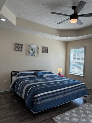 5 bedrooms, iron/ironing board, WiFi, bed sheets