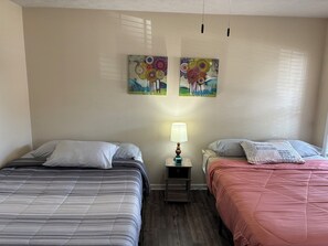 5 bedrooms, iron/ironing board, WiFi, bed sheets - Phenomenal 5-bedroom house with AC in Saint Robert, 10 minutes from FLW (Saint Robert)