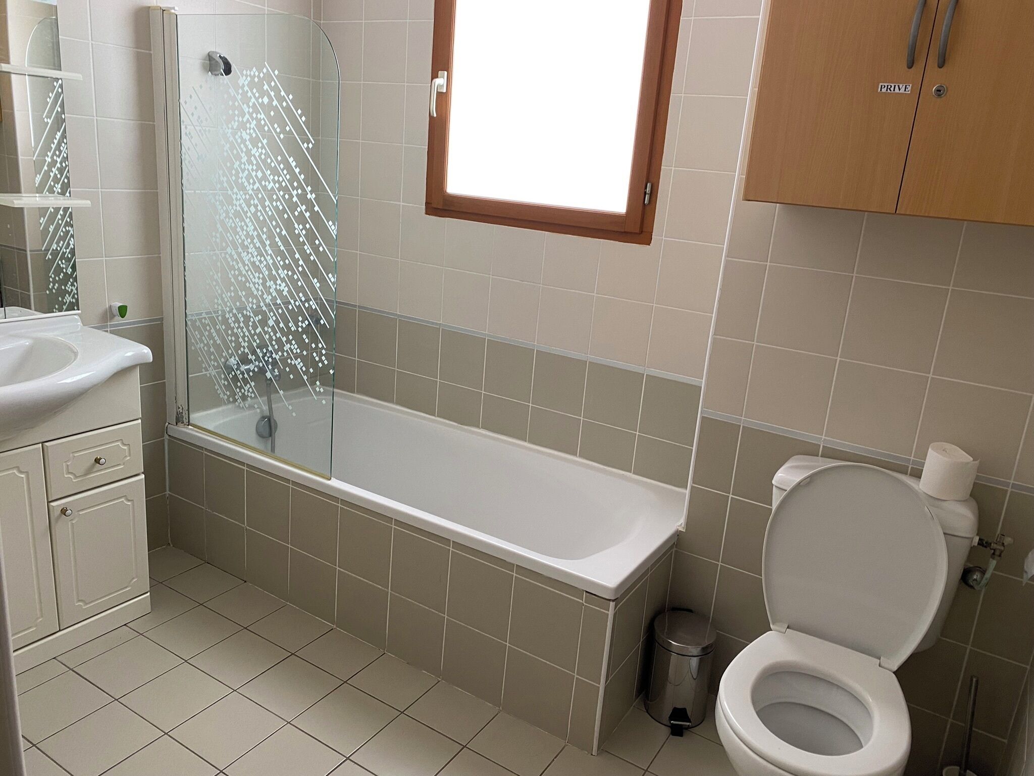 A bathroom with a bathtub, toilet, and sink.