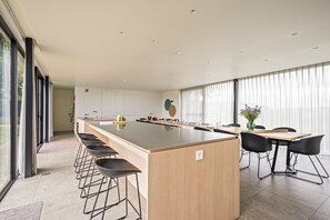 Meeting facility - Fantastic vacation rental with wide views of valley, forest and own vineyard! (Zonnebeke)