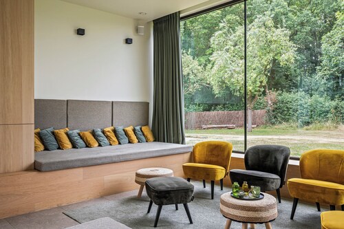 Fantastic vacation rental with wide views of valley, forest and own vineyard!