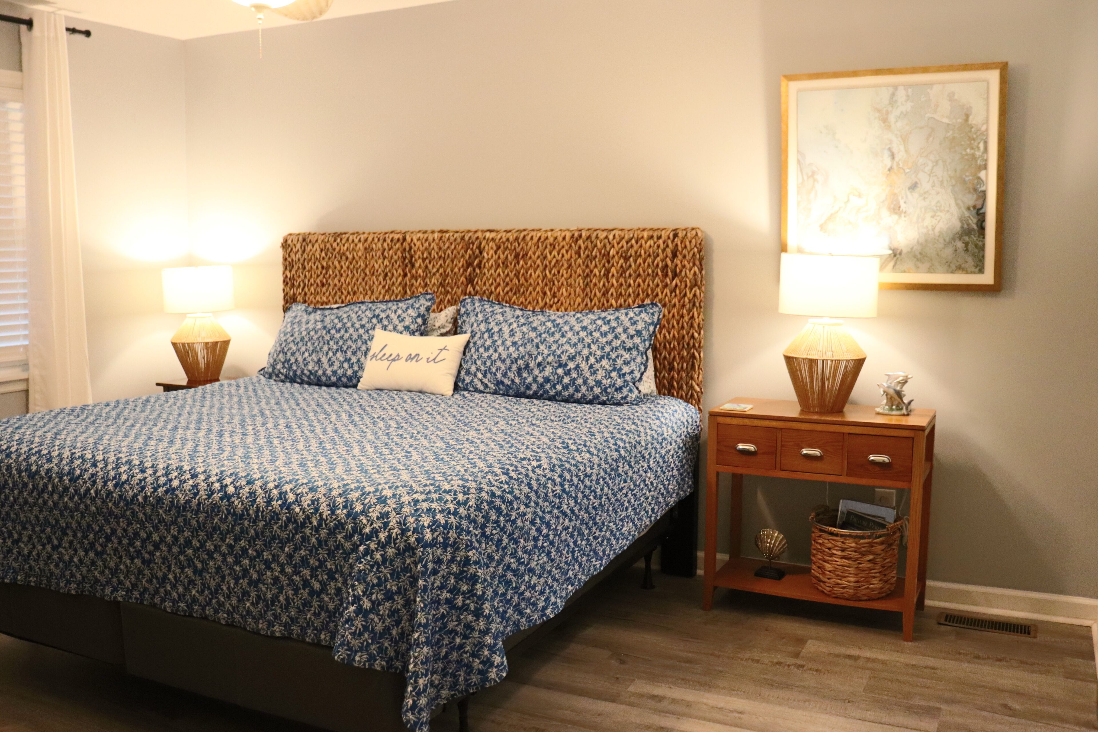 Iron/ironing board, Internet, bed sheets