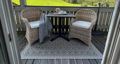 Enchanting oasis of peace to relax in. Pet friendly!