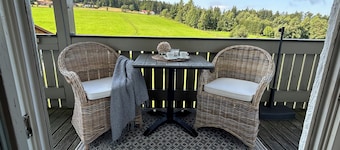 Enchanting oasis of peace to relax in. Pet friendly!