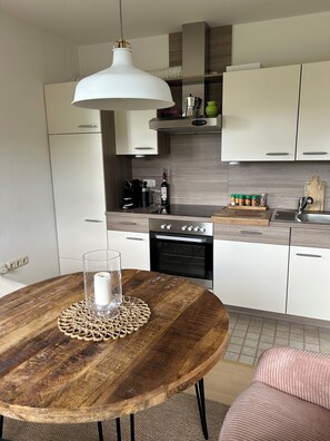 Private kitchen - Enchanting oasis of peace to relax in. Pet friendly! (Herzogsreut)