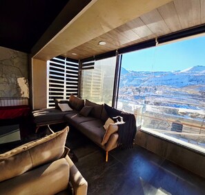 Living area - FARAYA 1-bedroom chalet with panoramic view and Cheminée (Jabal Lubnan)