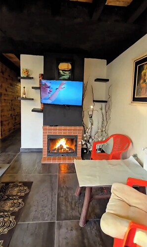 Interior - FARAYA 1-bedroom chalet with panoramic view and Cheminée (Jabal Lubnan)