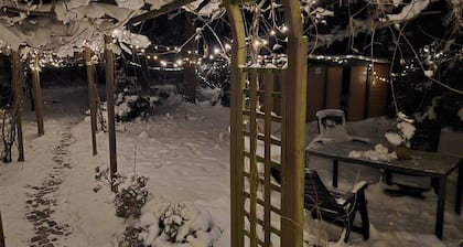 Chalet im Wald-
HAUS MIT LEBEN UND LIEBE
FÜR MENSCH UND Hund