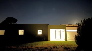 Exterior - Modern villa "Quinta do Vale" - Private oasis in Meco (Sesimbra)