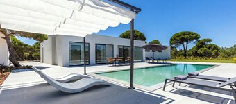 Modern villa "Quinta do Vale" - Private oasis in Meco