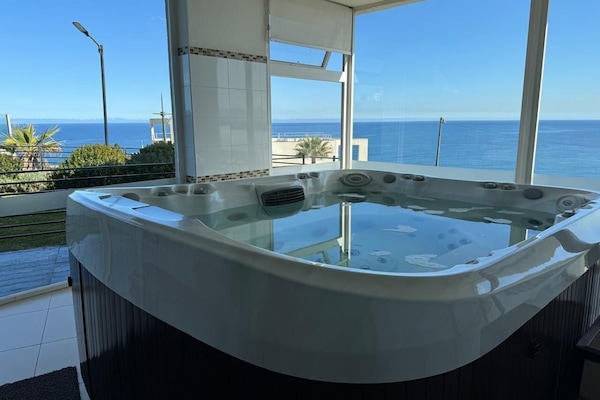 Apartment | Outdoor spa tub