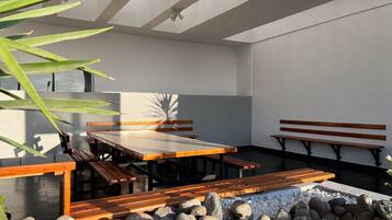 Apartment | Outdoor dining