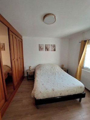 Iron/ironing board, Internet, bed sheets - Gîte Le Cottage (envermeu)