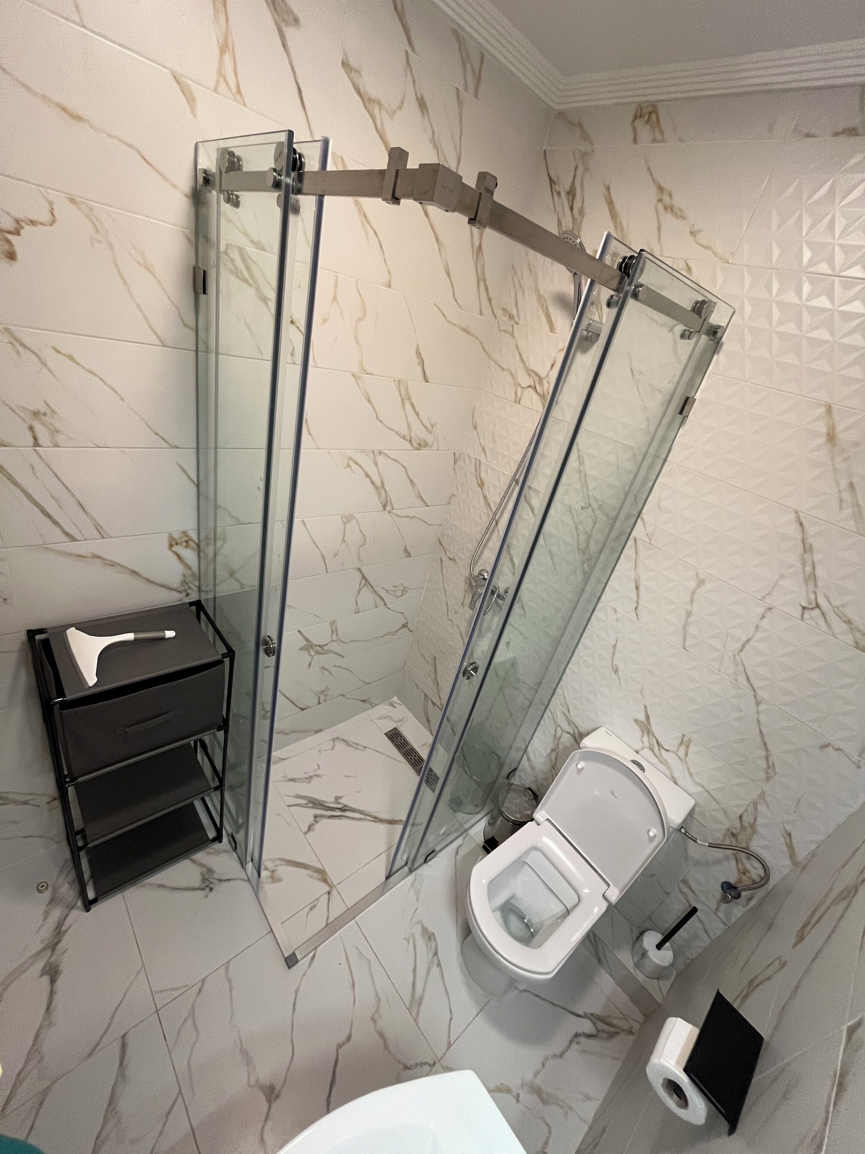 Dusche, Haartrockner, Bidet, Handtücher