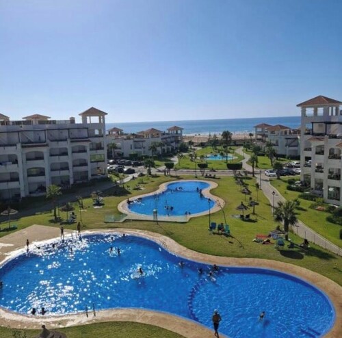 Waterfront apartment, secure residence, 4 swimming pools, parking, wifi...