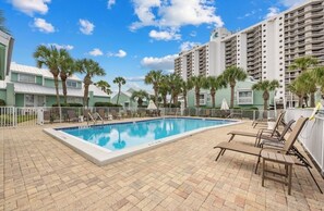 Outdoor pool, a heated pool - Cozy townhome open loft in beautiful Miramar Beach 4 min from the beach (Miramar Beach)