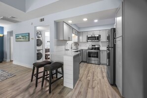 Fridge, microwave, oven, stovetop - Cozy townhome open loft in beautiful Miramar Beach 4 min from the beach (Miramar Beach)