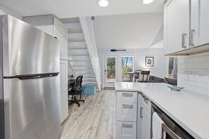 Fridge, microwave, oven, stovetop - Cozy townhome open loft in beautiful Miramar Beach 4 min from the beach (Miramar Beach)