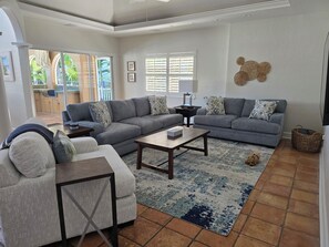 Living area - A Private Waterfront Sanctuary on Bay Island, Moments from Siesta Key. (Sarasota)