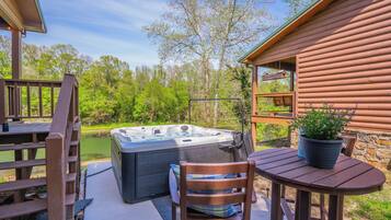 Bañera de hidromasaje al aire libre