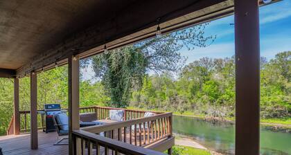Riverfront Little Red Cabin, Hot Tub, Trout Fishing, Views & Boat Access