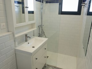 Shower, hair dryer - Riboleys - Villa 10 personnes avec piscine privée à 200m de la mer (Vias)