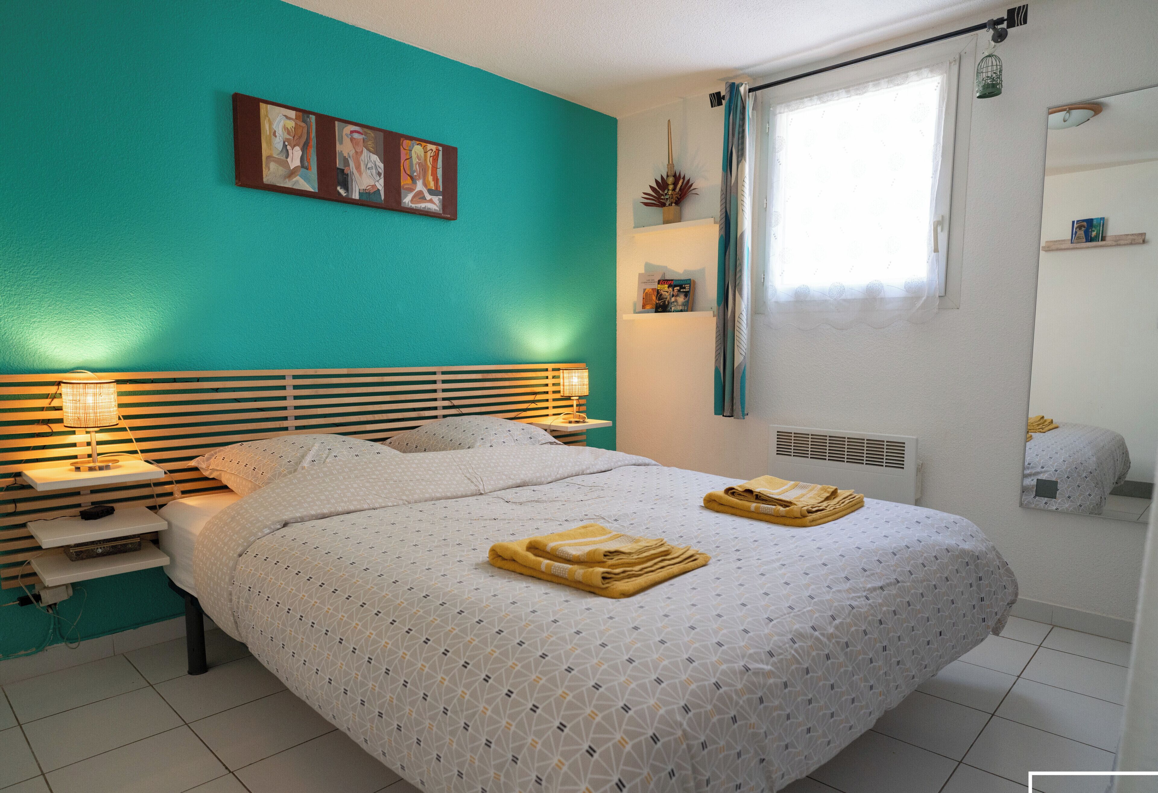 2 bedrooms, travel cot, WiFi