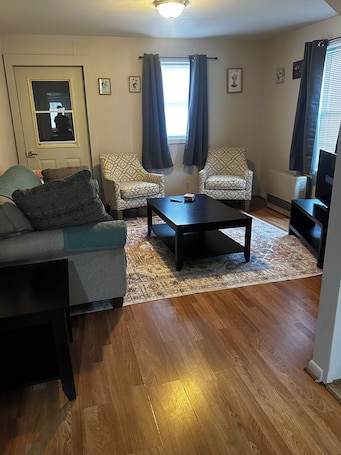 Smart TV. Cozy Malone Getaway !