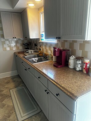 Private kitchen - Cozy Malone Getaway – Minutes From the Slopes! (Malone)