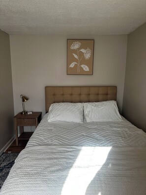 2 habitaciones, tabla de planchar con plancha, wifi y ropa de cama 