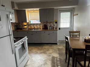 Private kitchen - Cozy Malone Getaway – Minutes From the Slopes! (Malone)