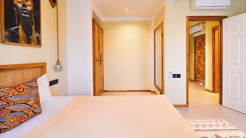 Deluxe Studio, Garden View | In-room safe, blackout drapes, iron/ironing board, free WiFi