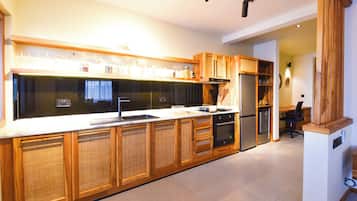 Deluxe Studio, Garden View | Private kitchen