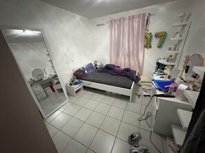 4 bedrooms, iron/ironing board, Internet - Elegant, well-equipped house (Gap)