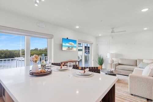 Brand New Marina View Suite – Pool and Tiki Bar