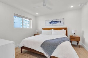 1 bedroom, iron/ironing board, free WiFi, bed sheets - Waterfront Retreat with Marina Views & Pool (Marathon)