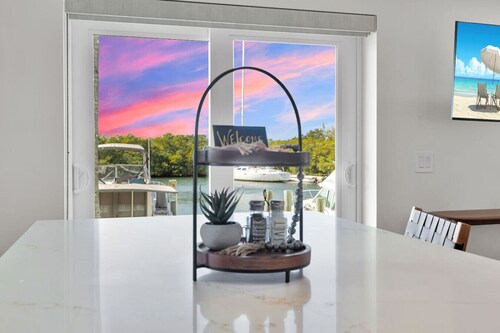 Waterfront Escape with Pool, Tiki, Breakfast & Marina